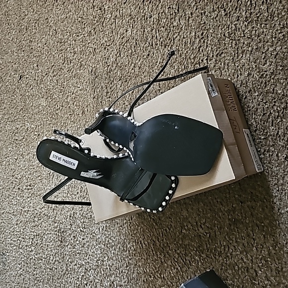 Heels - Picture 3 of 5